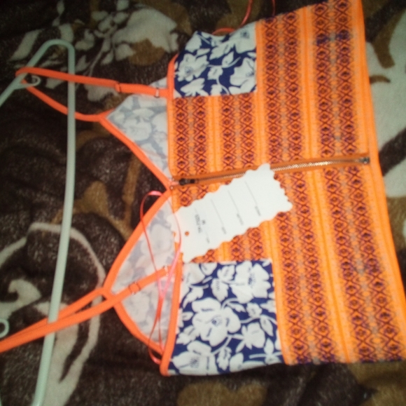 Crop Top - Picture 3 of 4